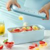 Isterningbakke I fryseren I stykker